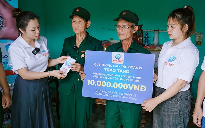 Hình ảnh một chuyên gia tư vấn cá nhân đang trò chuyện, tượng trưng cho dịch vụ quản lý tài khoản riêng biệt và hỗ trợ cao cấp dành cho thành viên VIP của QU88.